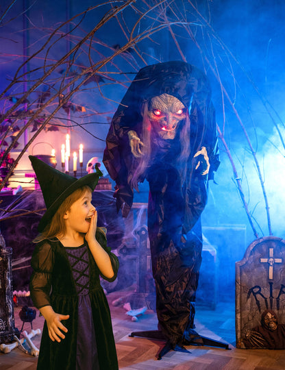 Mise en situation avec un enfant de la décoration sorcière bossue
