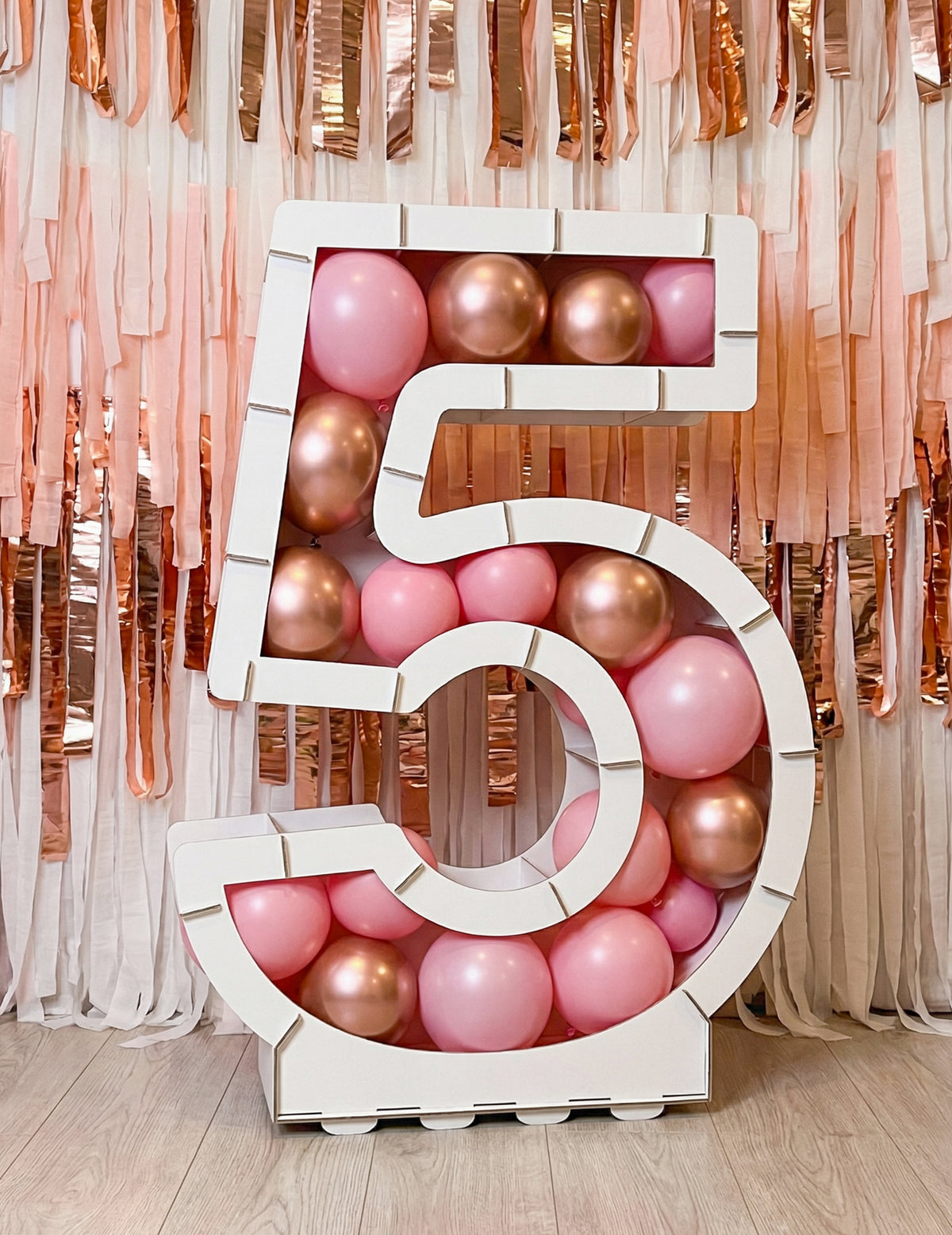 Structure chiffre 5 pour ballons blanc en carton à garnir