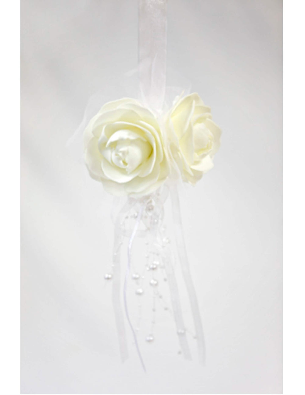 Suspension boule de roses pour mariage blanches avec perles