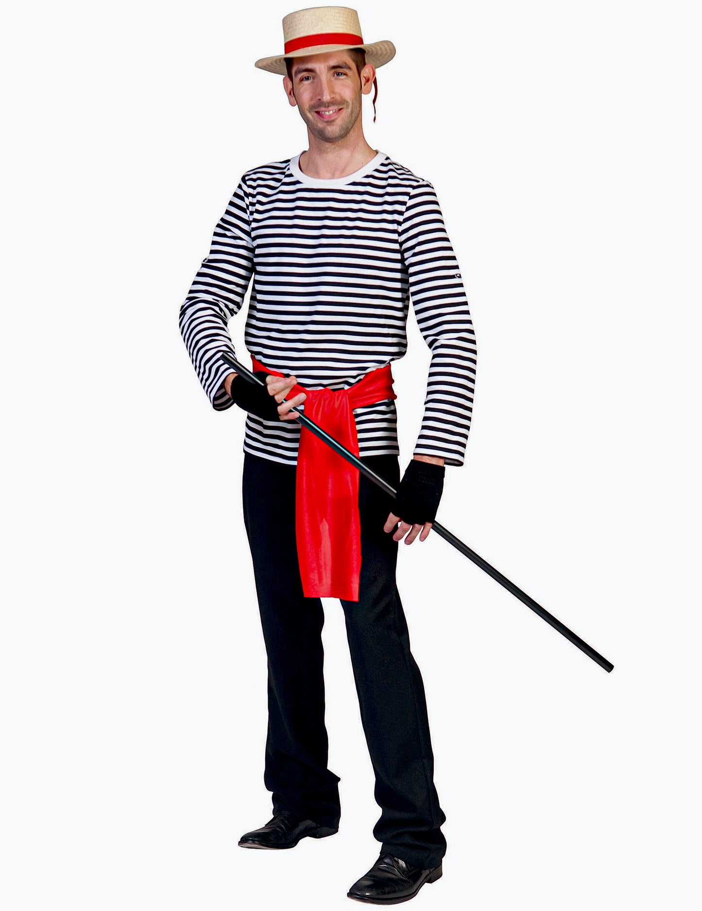Mise en situation avec chapeau et ceinture rouge du t-shirt à manches longues mime pour adulte