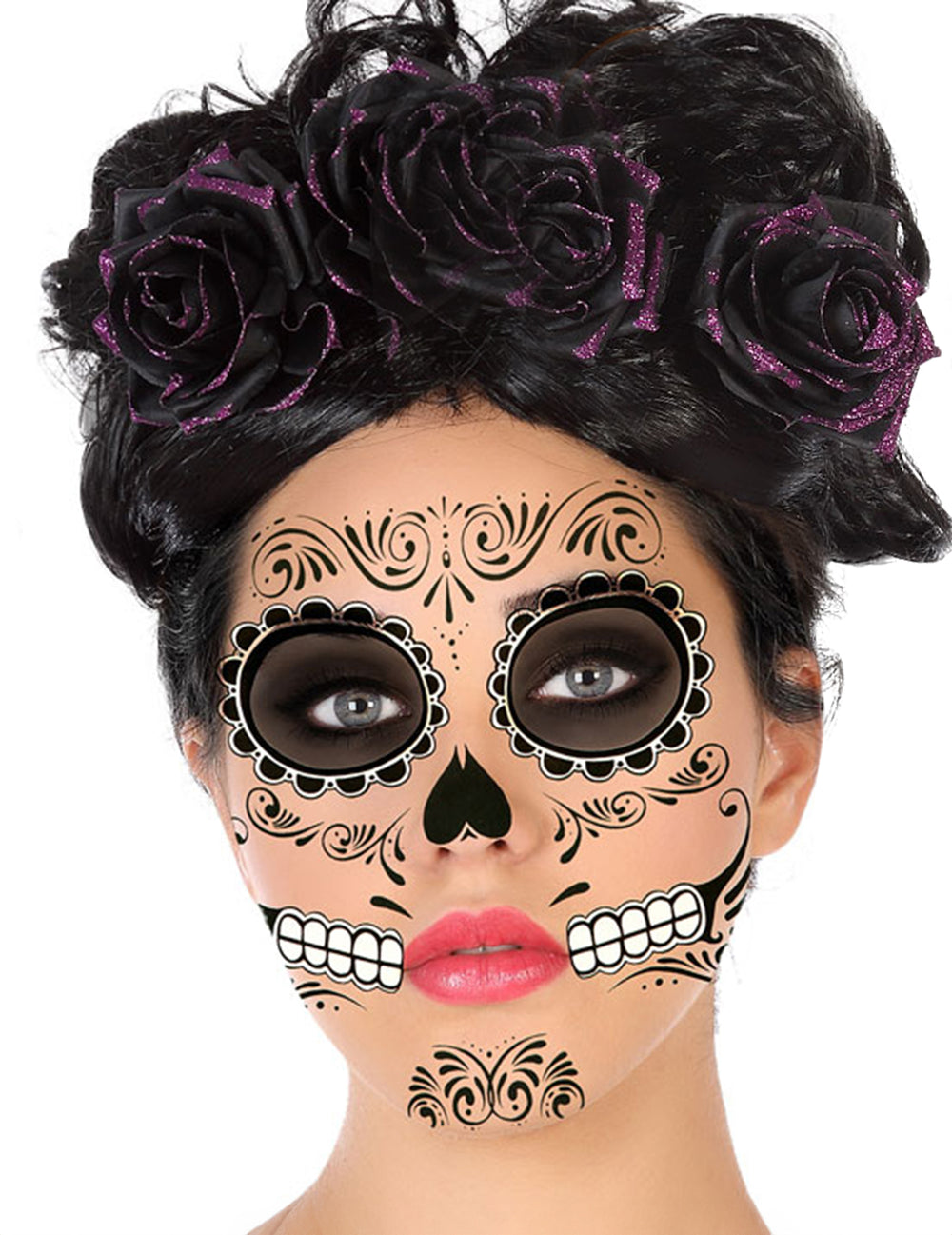 Gros plan sur les motifs du Tatouage visage Dia de los Muertos