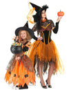 Fato de bruxa laranja para mãe e filha no Halloween