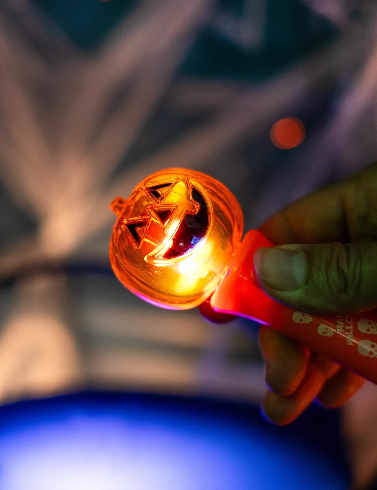 Grande plano da abóbora luminosa da tocha spinner luminosa abóbora