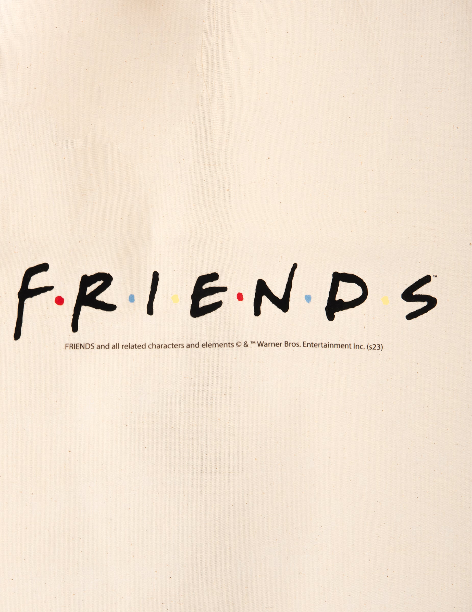 Gros plan sur le logo du tote bag en coton Friends