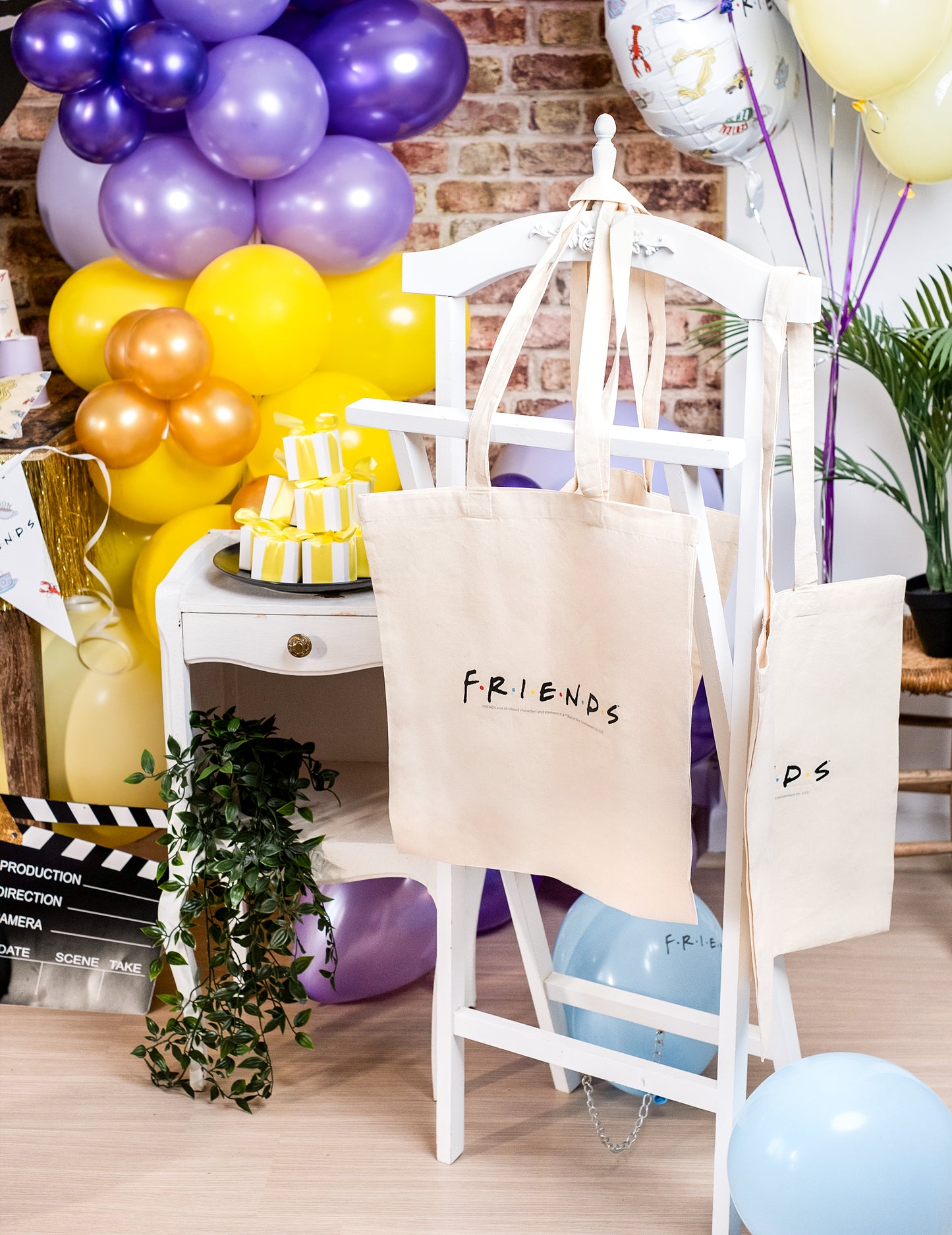 Mise en scène festive du tote bag en coton Friends