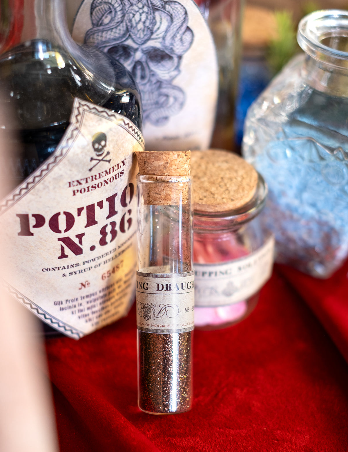 Gros plan sur l'étiquette de potion de sorcier du tube éprouvette en verre pour décoration