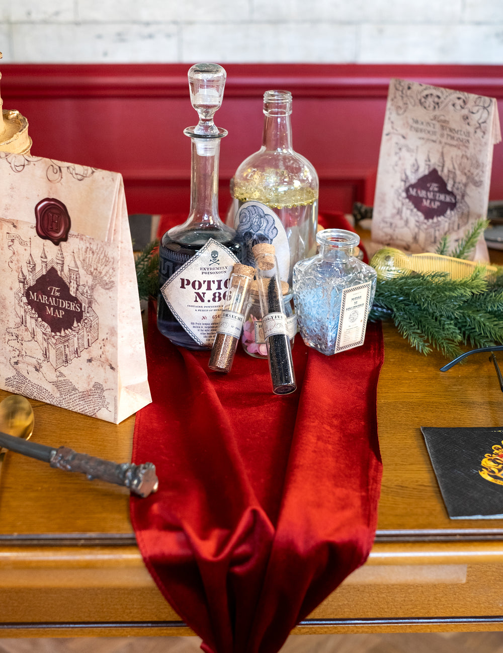 Mise en scène avec des bouteilles de potions du tube éprouvette en verre pour fête