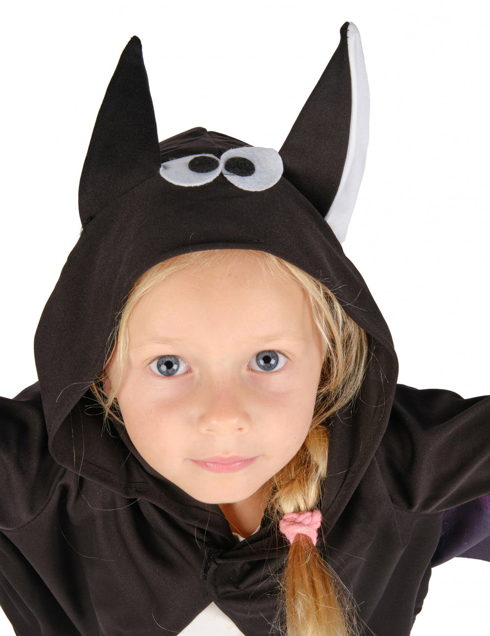 Zoom sur le visage et la capuche de la veste de chauve-souris pour enfant