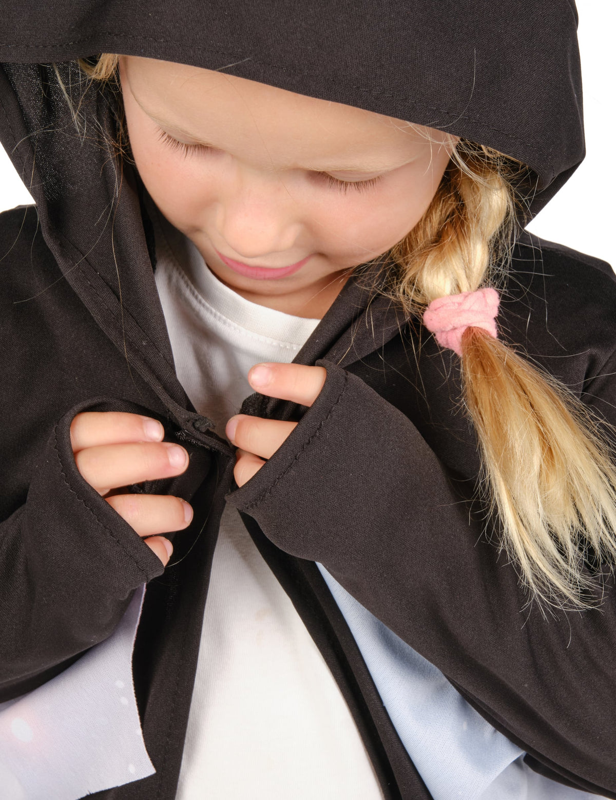 Gros plan sur le système de fermeture de la veste de chauve-souris pour enfant