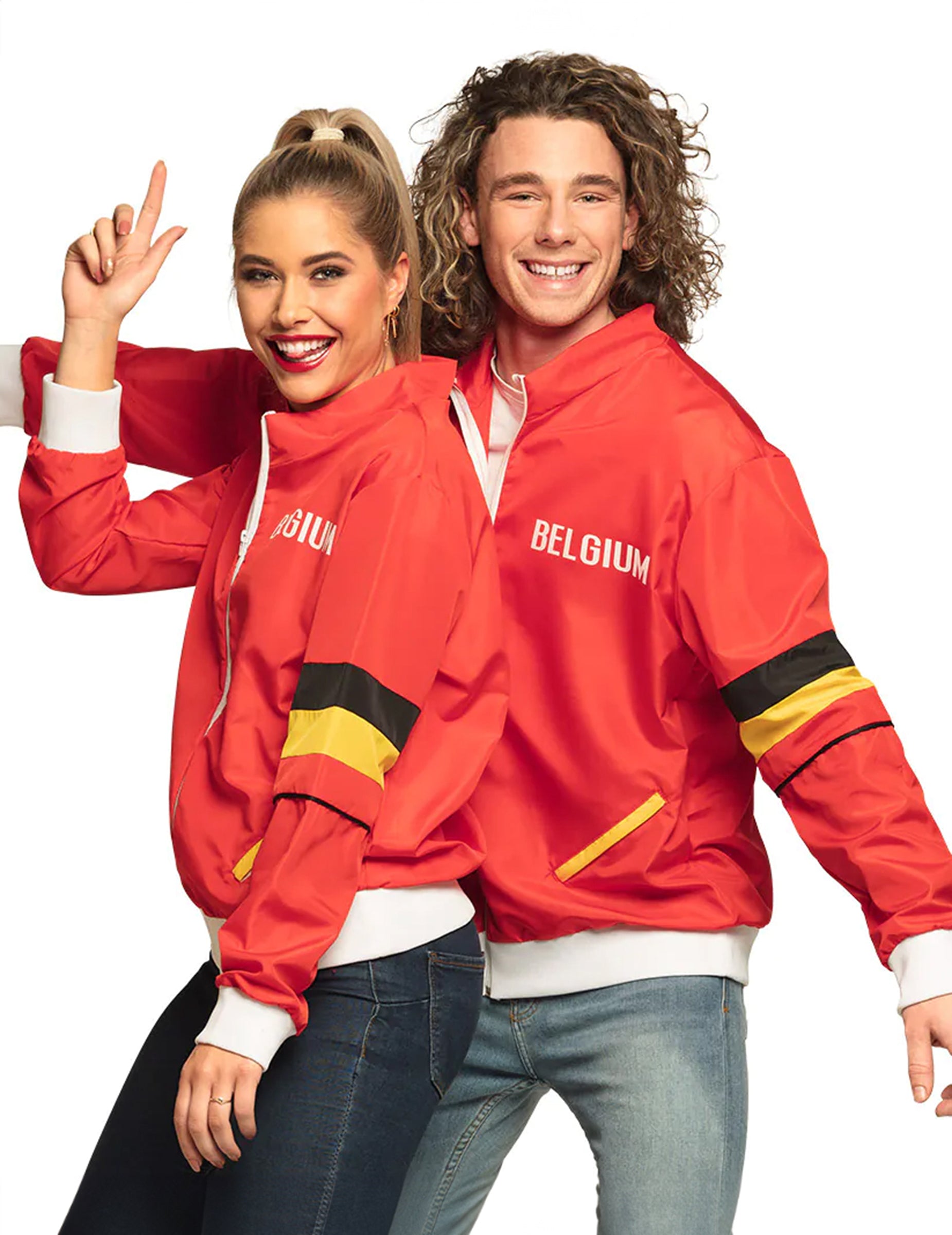 Vue de profil montrant les bandes sur les manches de la veste supporter Belgique