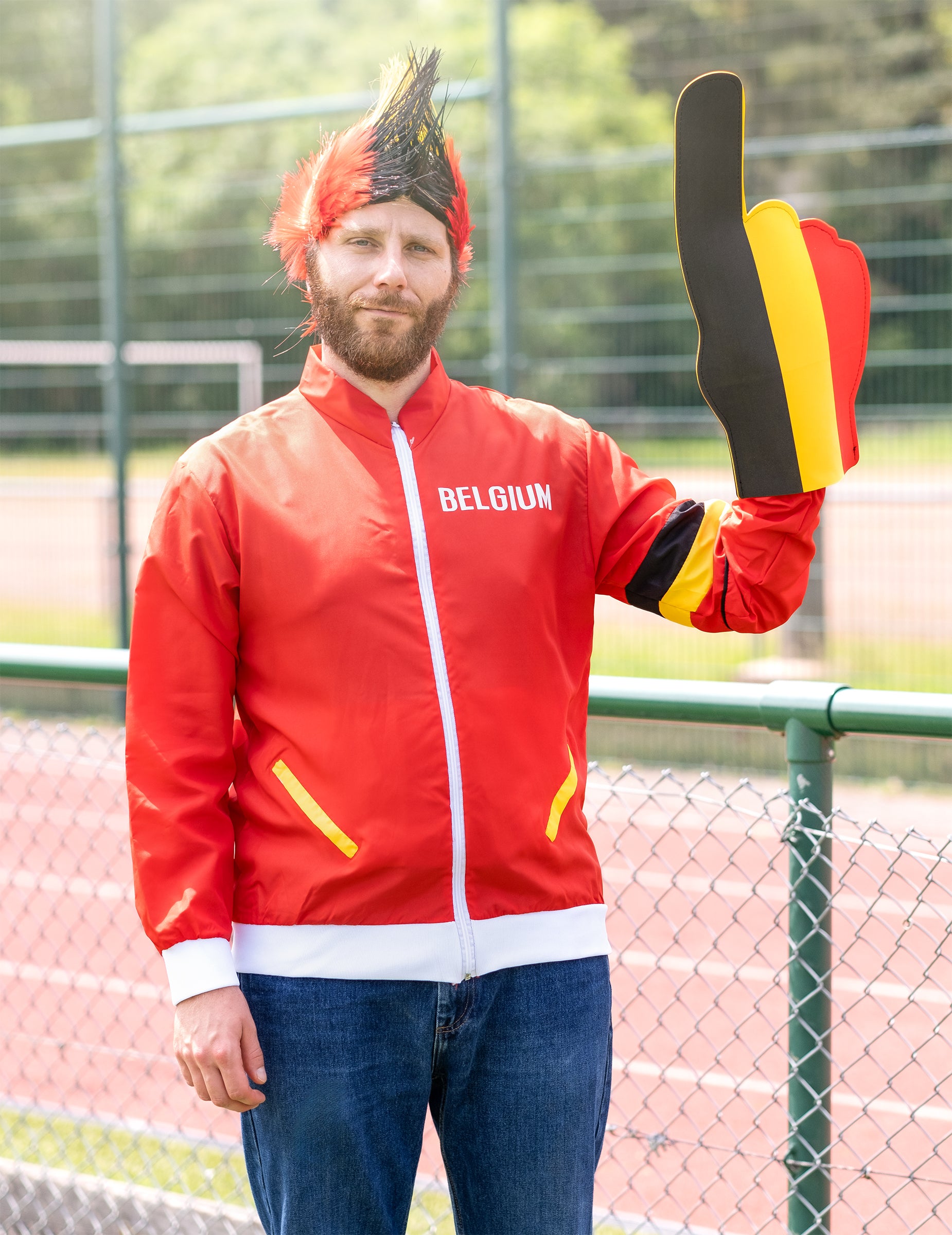 Perruque et main géante de supporter avec la veste supporter Belgique