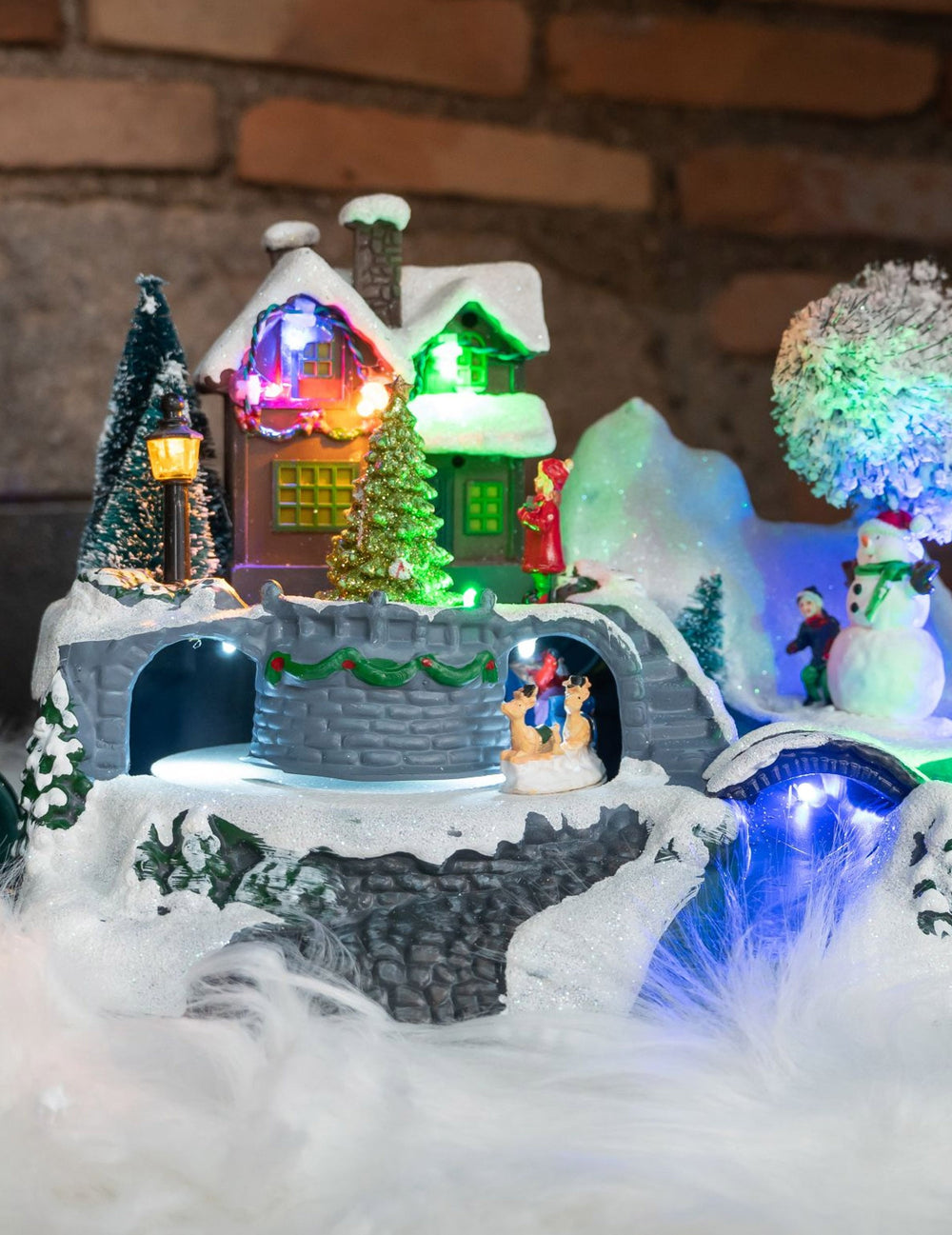 Vue de face du village de noël lumineux maison